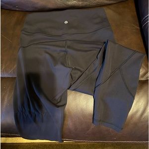 Lululemon size 8 in movement tight 7/8